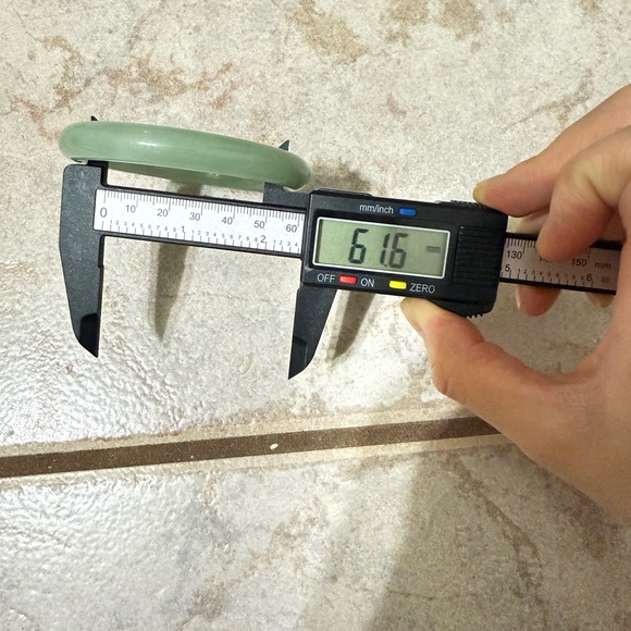 Elegant Dongling Jade Bangle Bracelet - Picture 10 of 10